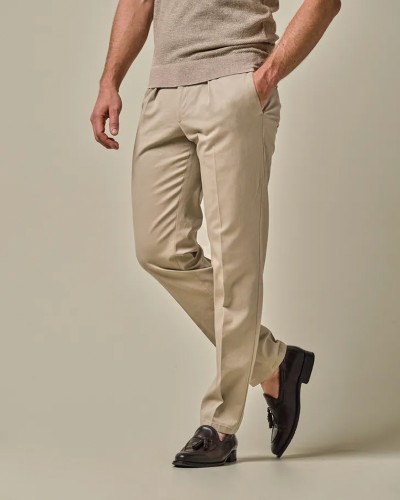 Relaxed fit chino